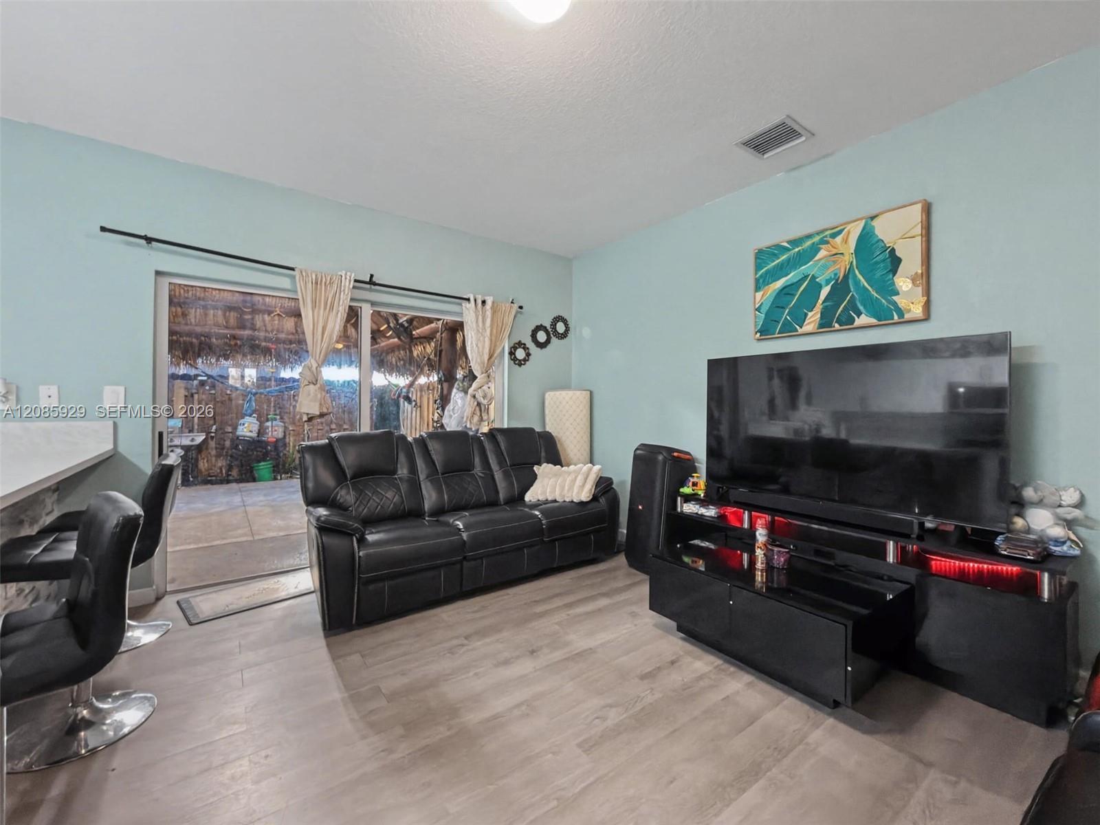 396 NW 12th Pl, Florida City FL 33034 photo 2