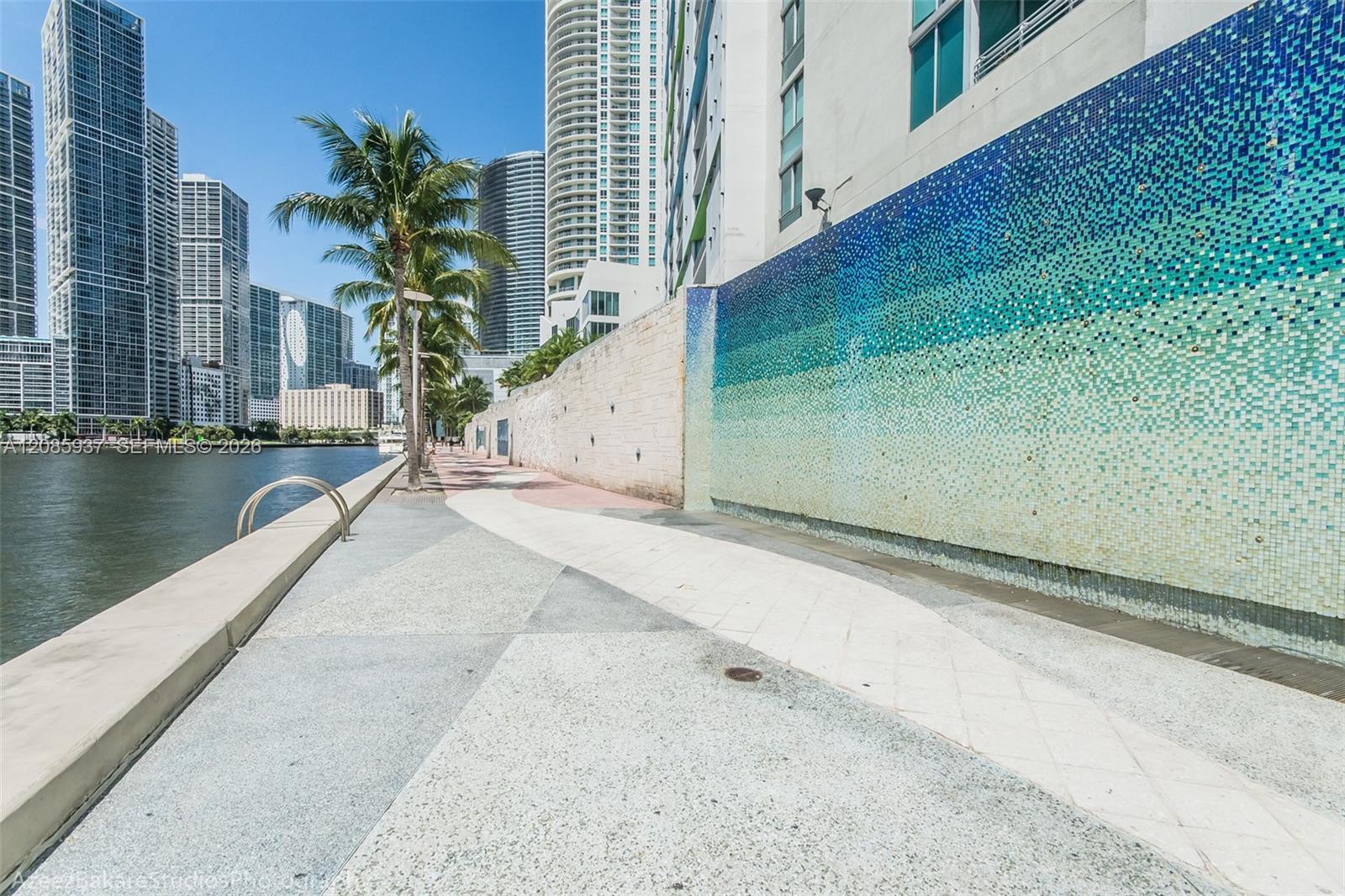 325 S Biscayne Blvd # 2114, Miami FL 33131 photo 3