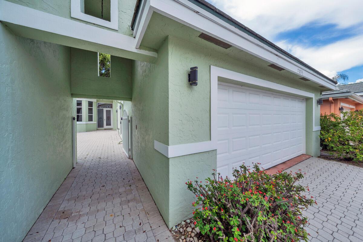 7693 ROCKFORD Road, Boynton Beach FL 33472 photo 2