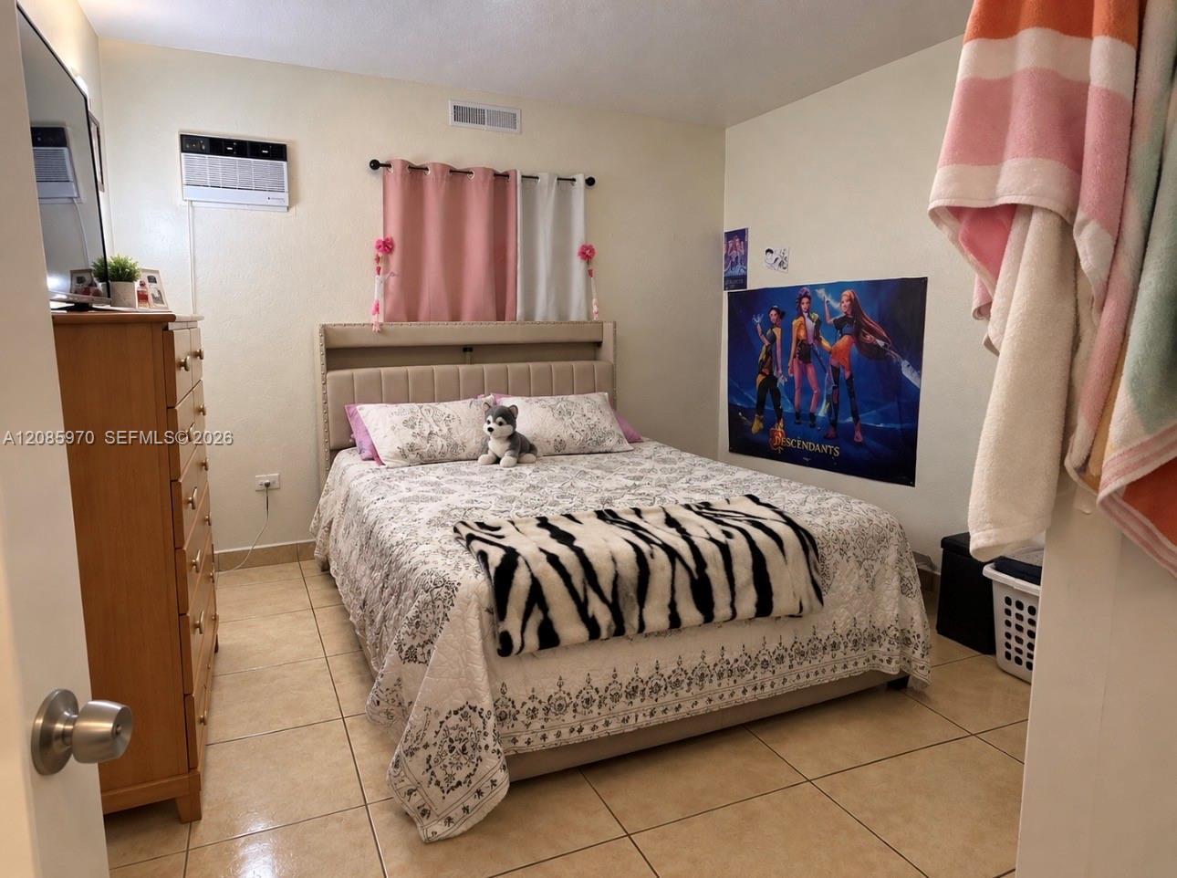 1010 E 8th Ct, Hialeah FL 33010 photo 5