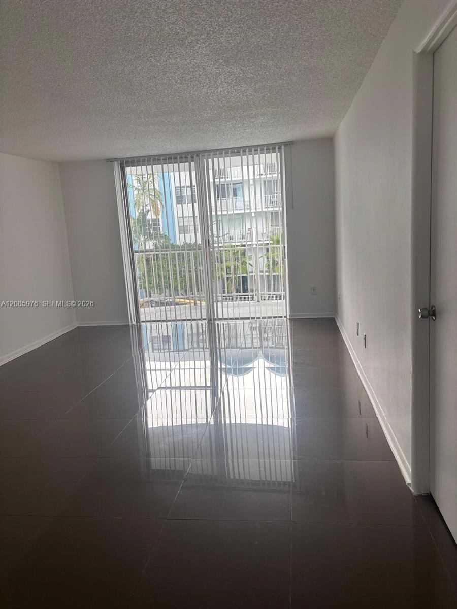 486 NW 165th St Rd # 308, Miami FL 33169