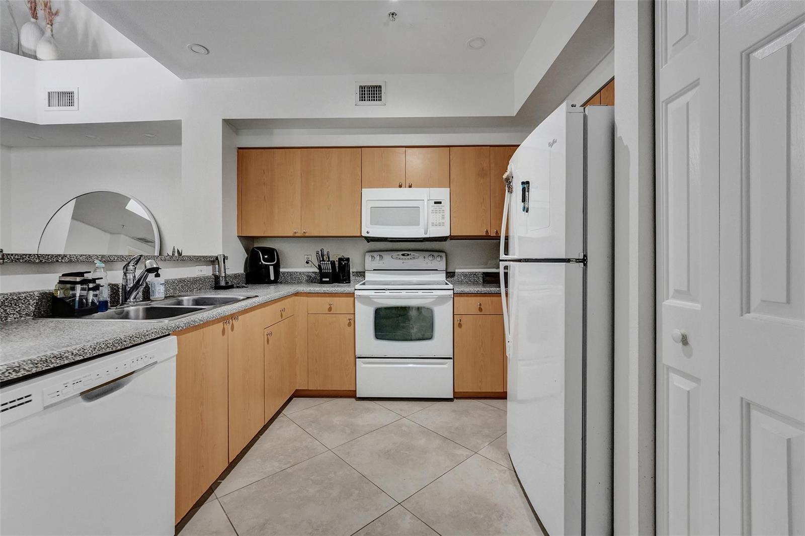 7940 N NOB HILL Road # 304, Tamarac FL 33321 photo 3