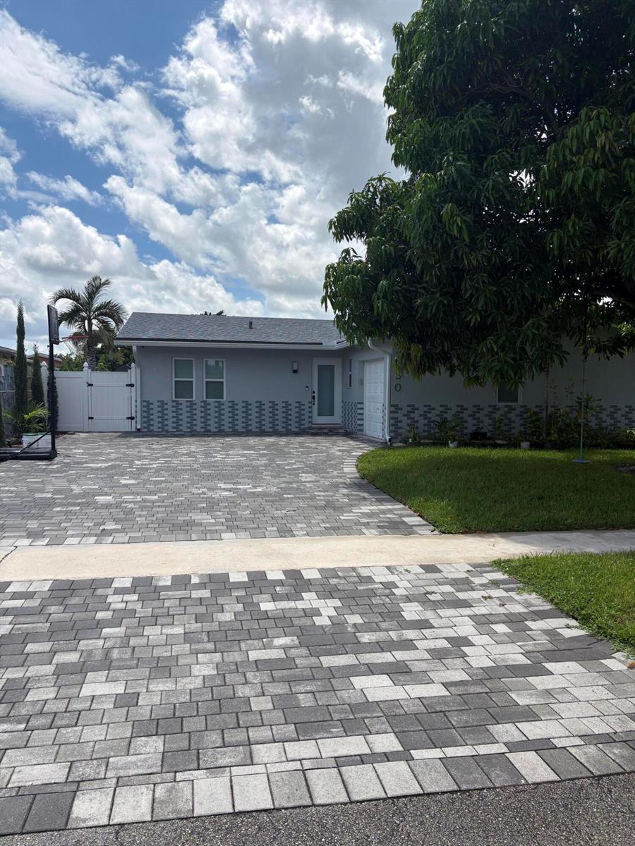 8250 SW 8TH Court, North Lauderdale FL 33068 photo 3