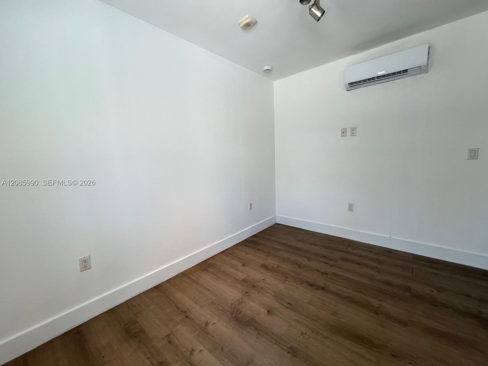 1550 NW 1st Ct # 2, Miami FL 33136 photo 2