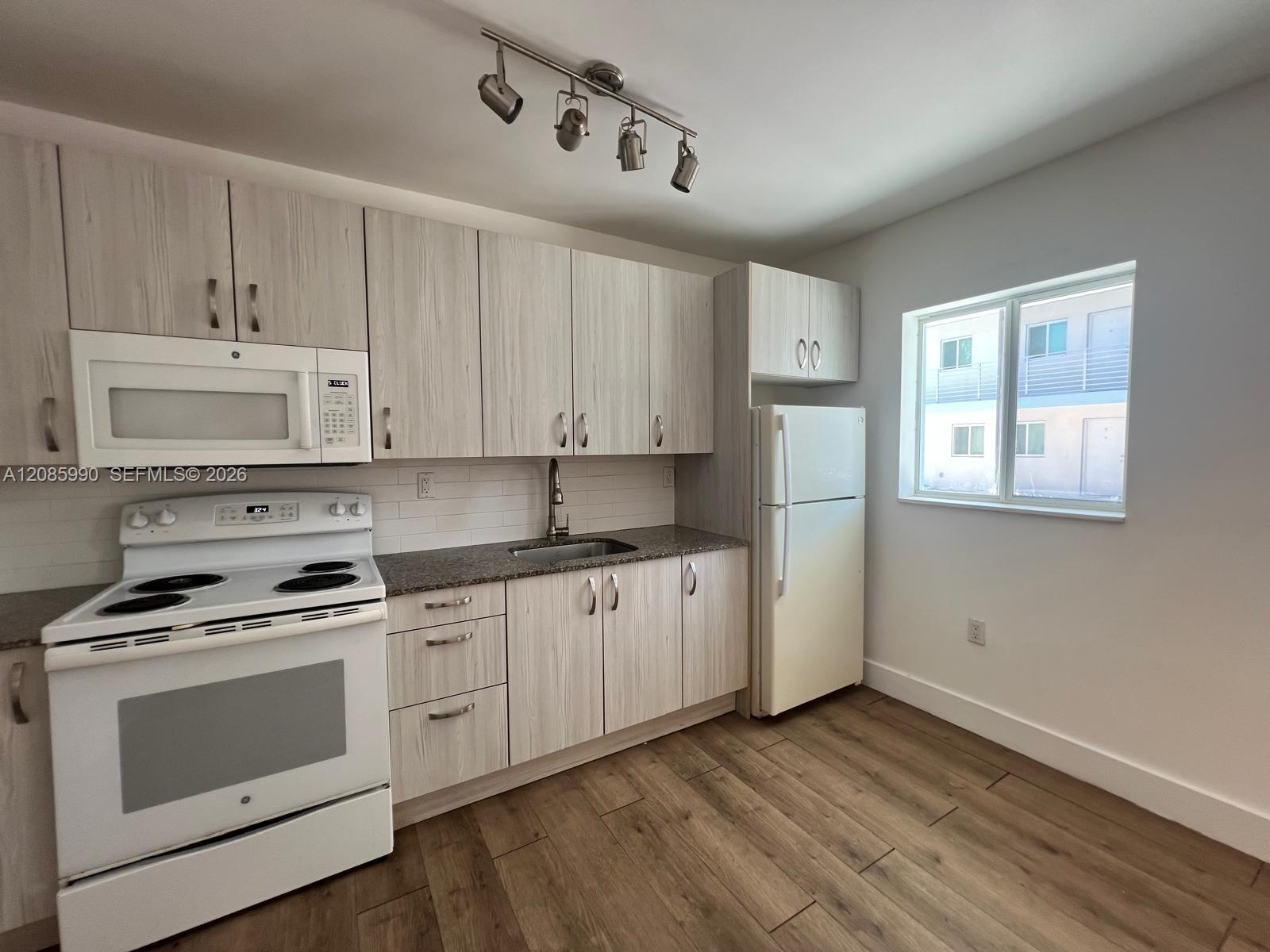 1550 NW 1st Ct # 2, Miami FL 33136 photo 3