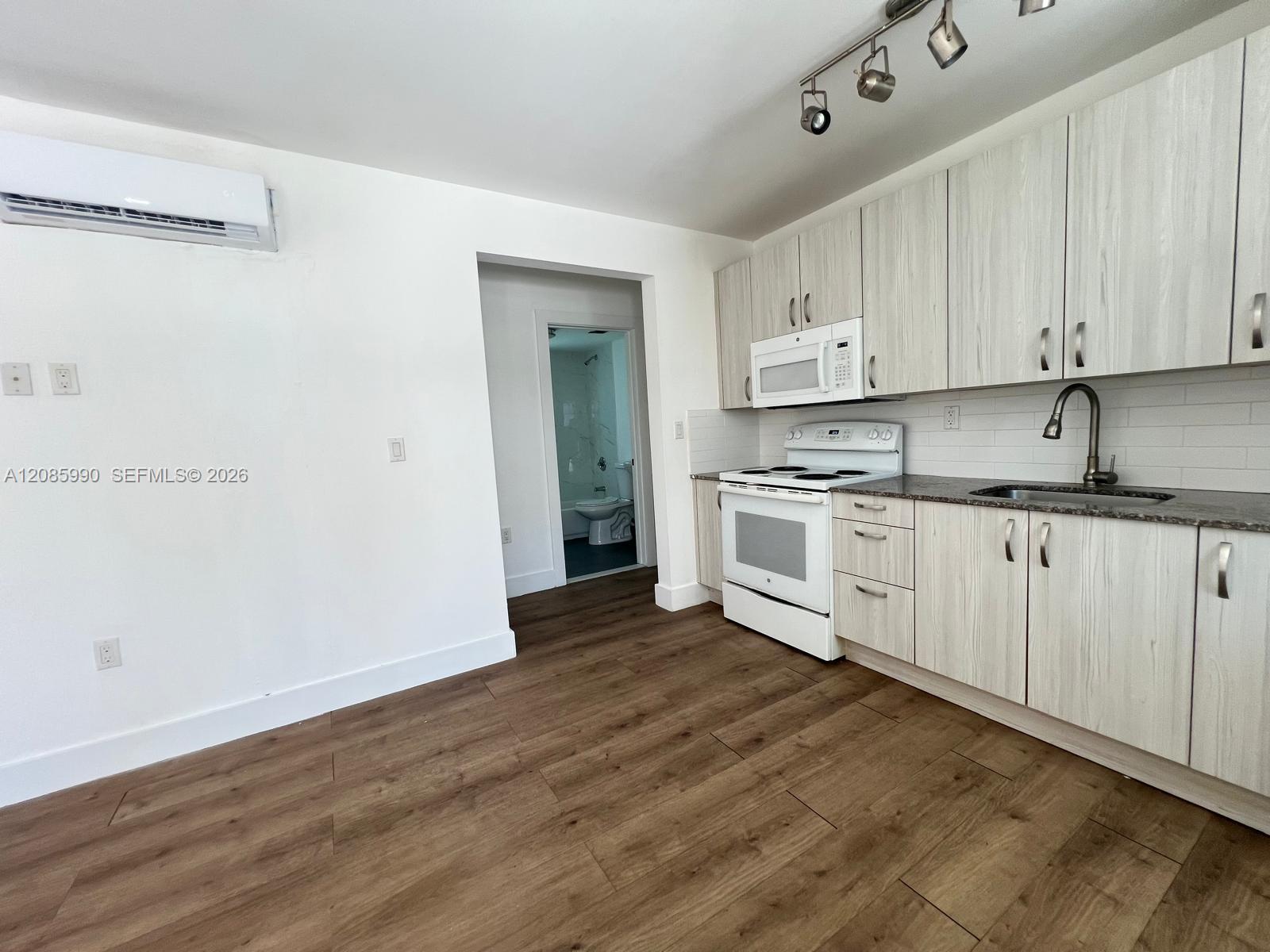 1550 NW 1st Ct # 2, Miami FL 33136 photo 4