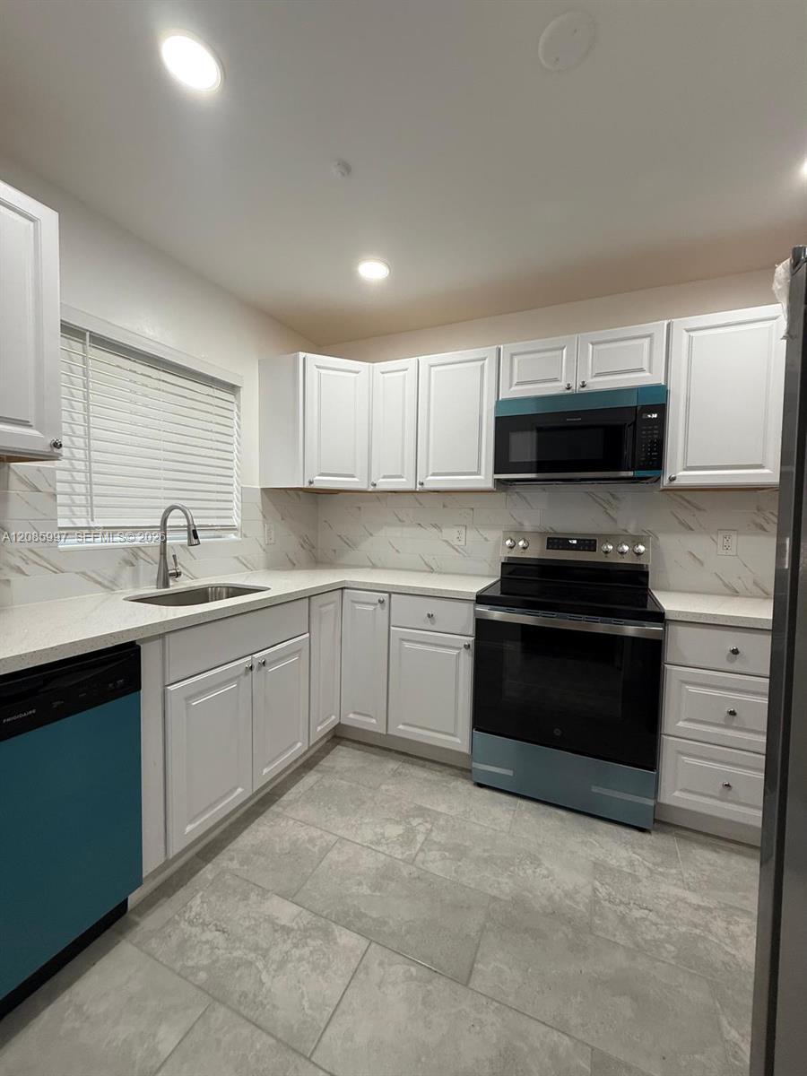 1507 Hayes St, Hollywood FL 33020 photo 2
