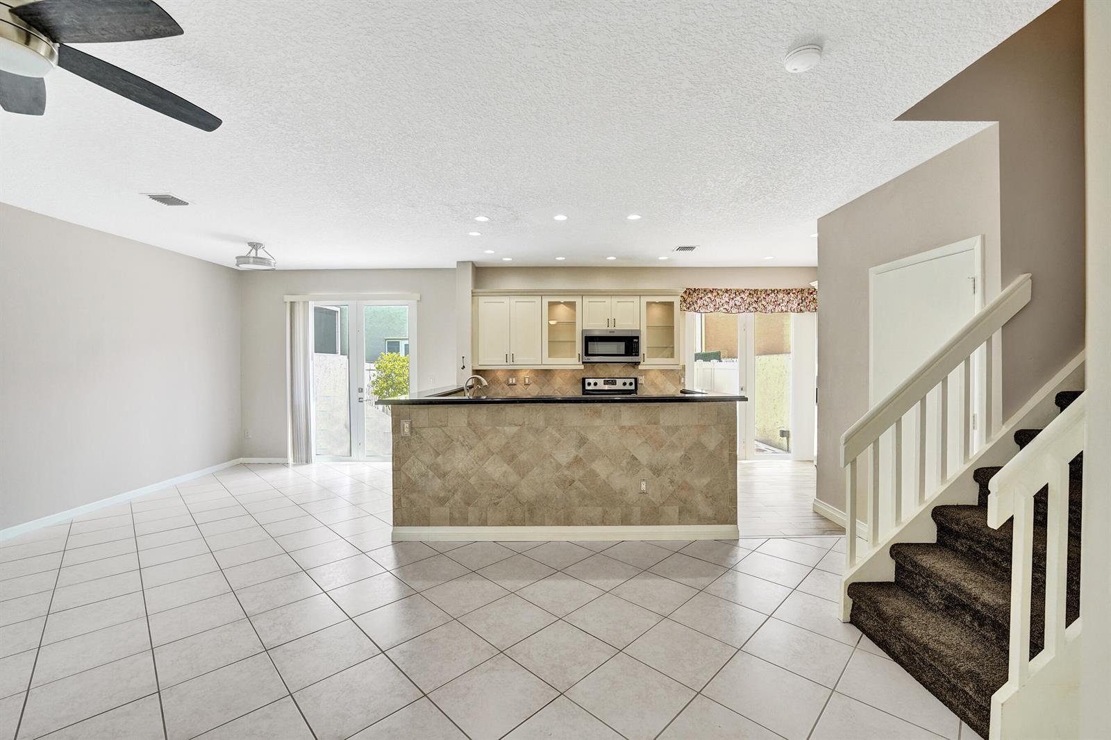 1365 NW 154th Lane, Pembroke Pines FL 33028 photo 4