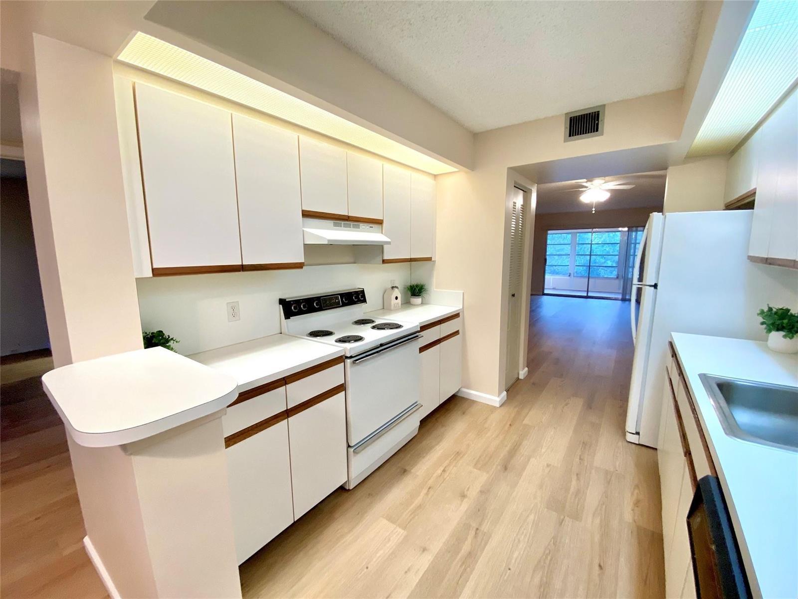 1000 SW 128TH Terrace # 411V, Pembroke Pines FL 33027 photo 4