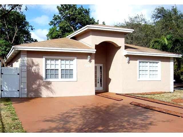 6601 Perry St, Hollywood FL 33024