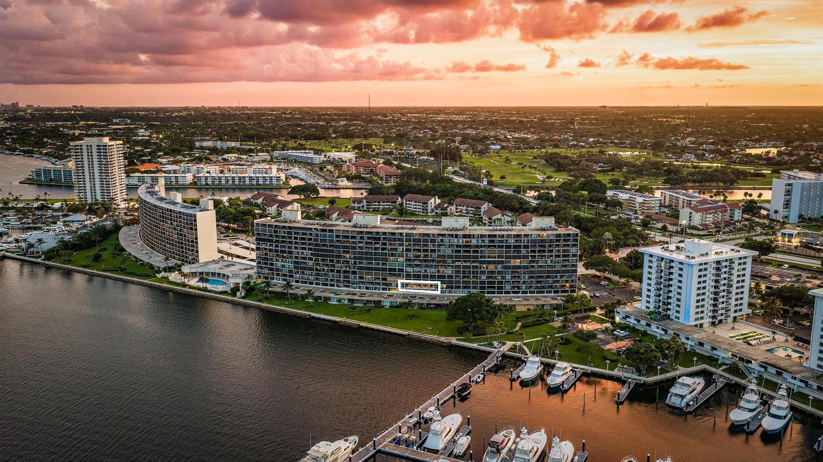 134 LAKESHORE Drive # 316, North Palm Beach FL 33408