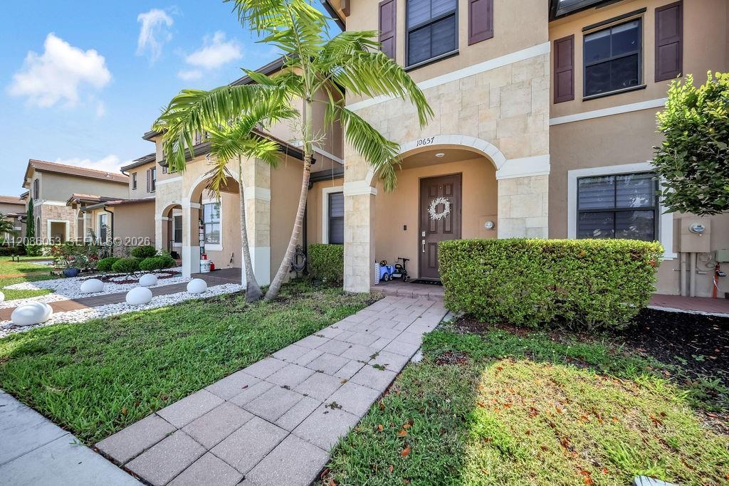 10657 W 32nd Ln, Hialeah FL 33018 photo 2