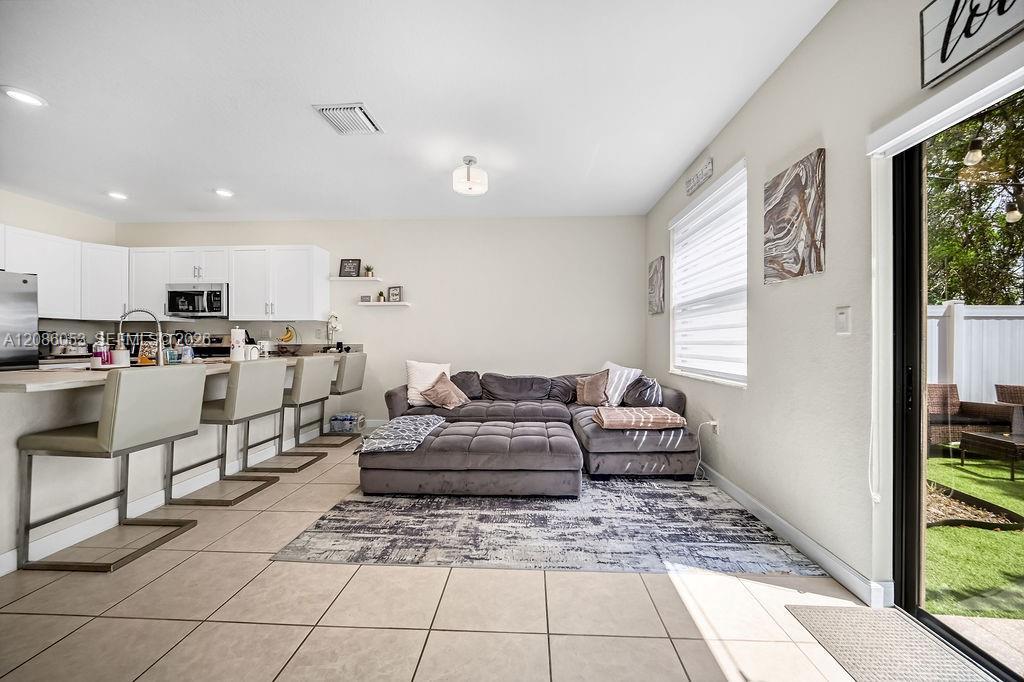 10657 W 32nd Ln, Hialeah FL 33018