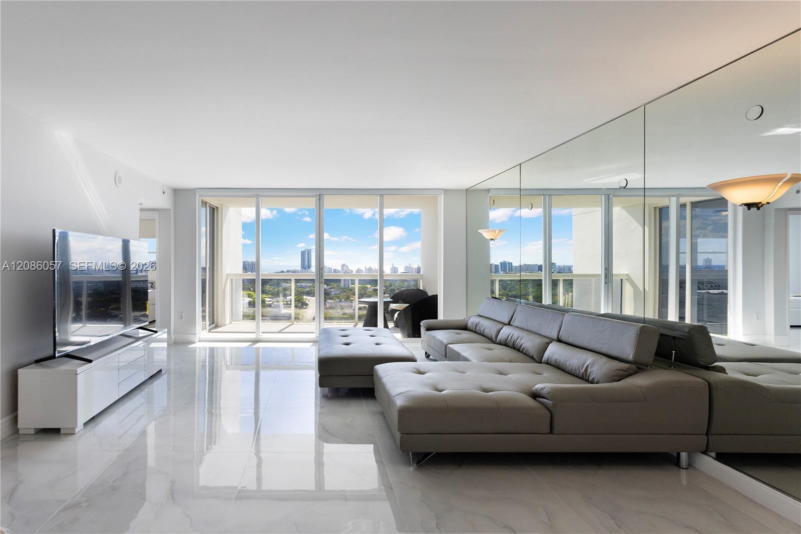 1800 Sunset Harbour Dr # 2215, Miami Beach FL 33139 photo 2