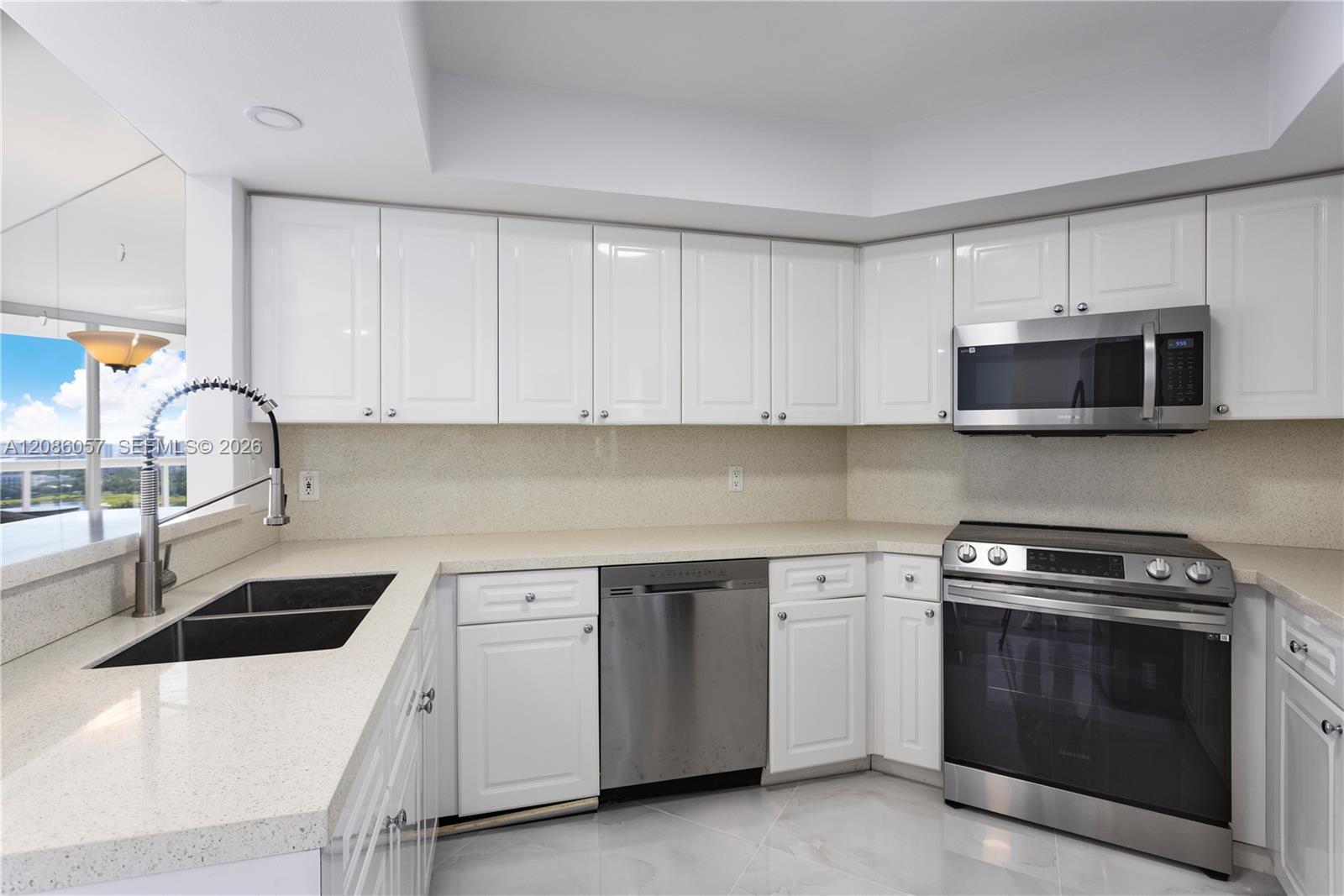 1800 Sunset Harbour Dr # 2215, Miami Beach FL 33139 photo 4