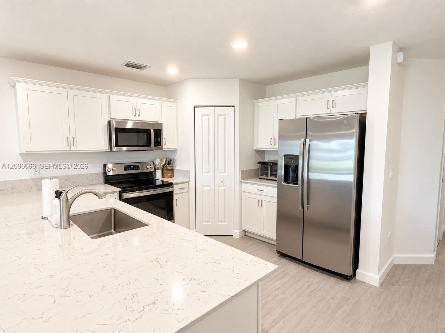 5013 Woods Edge Cir, Riviera Beach FL 33410 photo 4