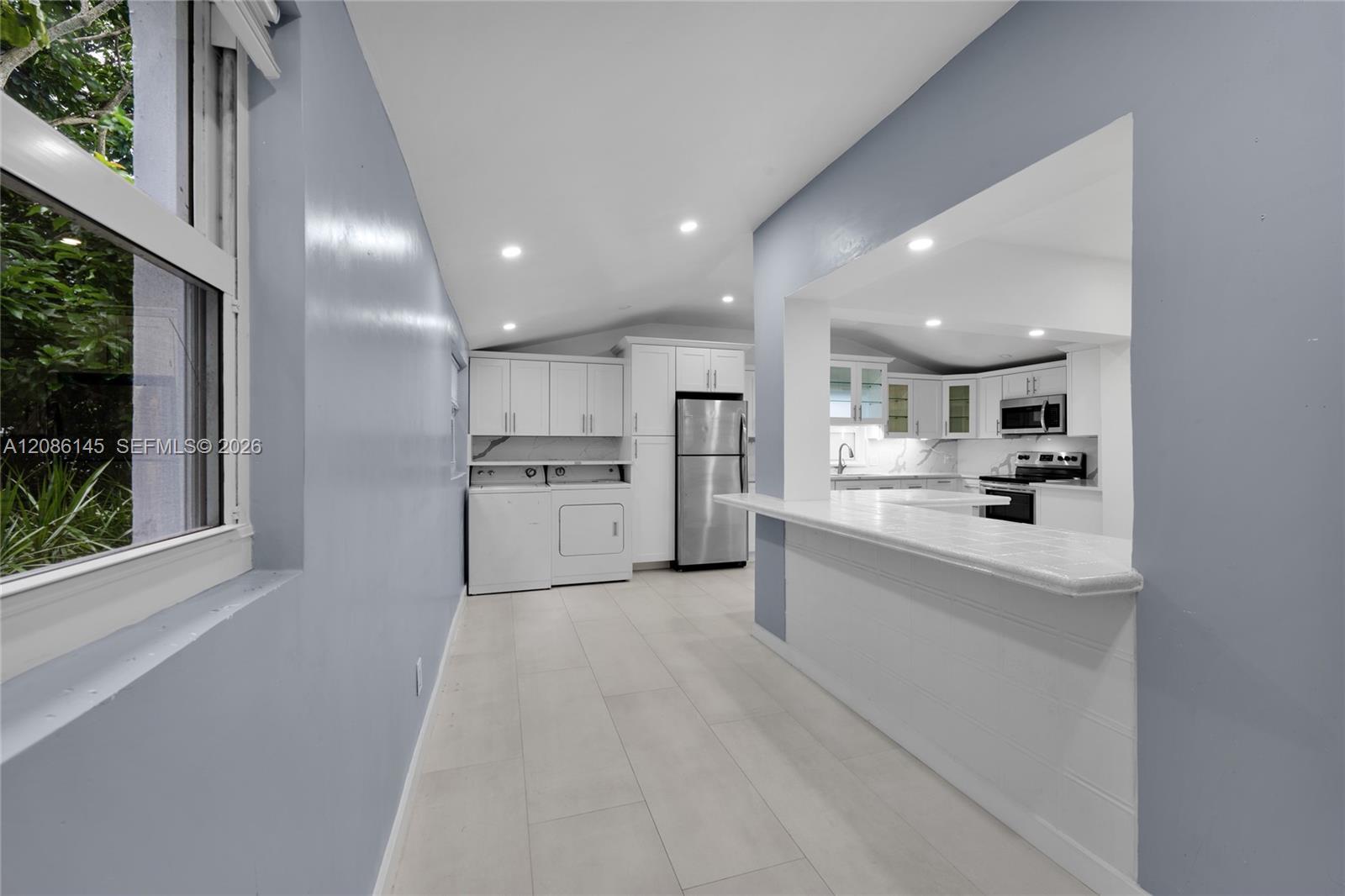 2041 NE 182nd St, North Miami Beach FL 33162 photo 4