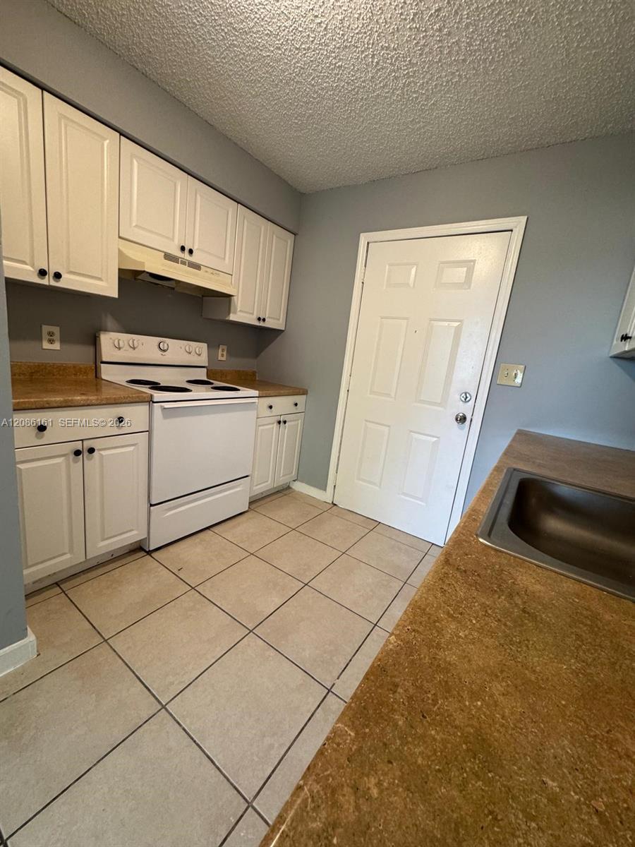 2920 Pierce St # 8, Hollywood FL 33020 photo 4