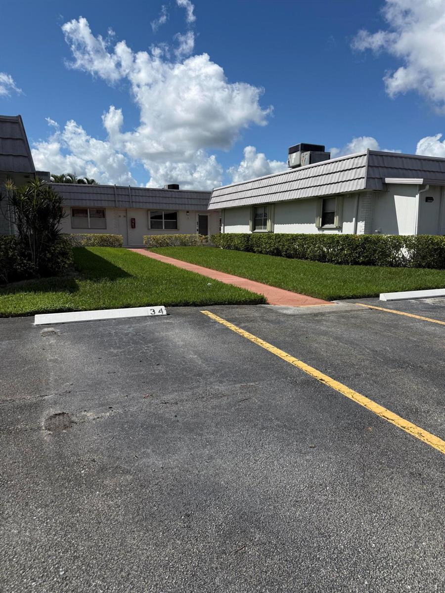 34 Valencia B, Delray Beach FL 33446 photo 2