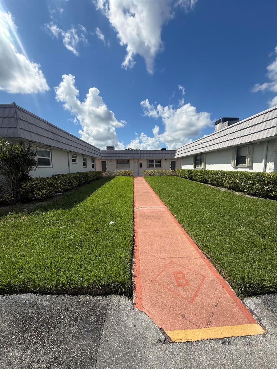 34 Valencia B, Delray Beach FL 33446 photo 3