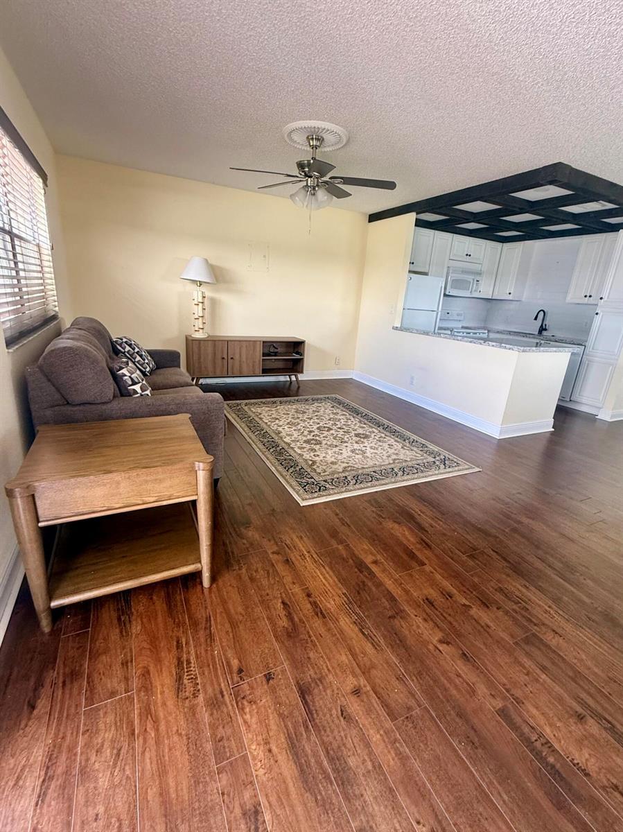 34 Valencia B, Delray Beach FL 33446 photo 4
