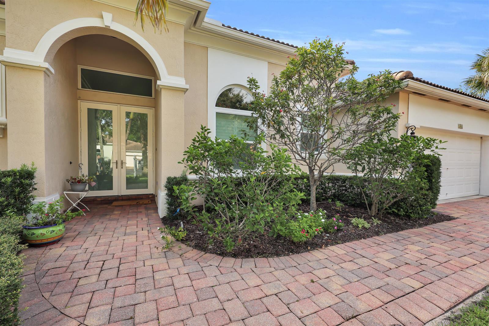 103 MAGNOLIA Way, Tequesta FL 33469 photo 2