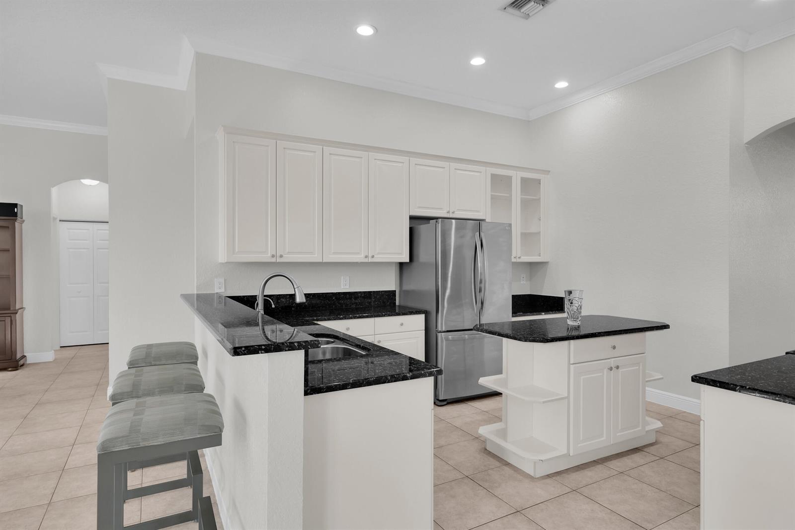 103 MAGNOLIA Way, Tequesta FL 33469 photo 5