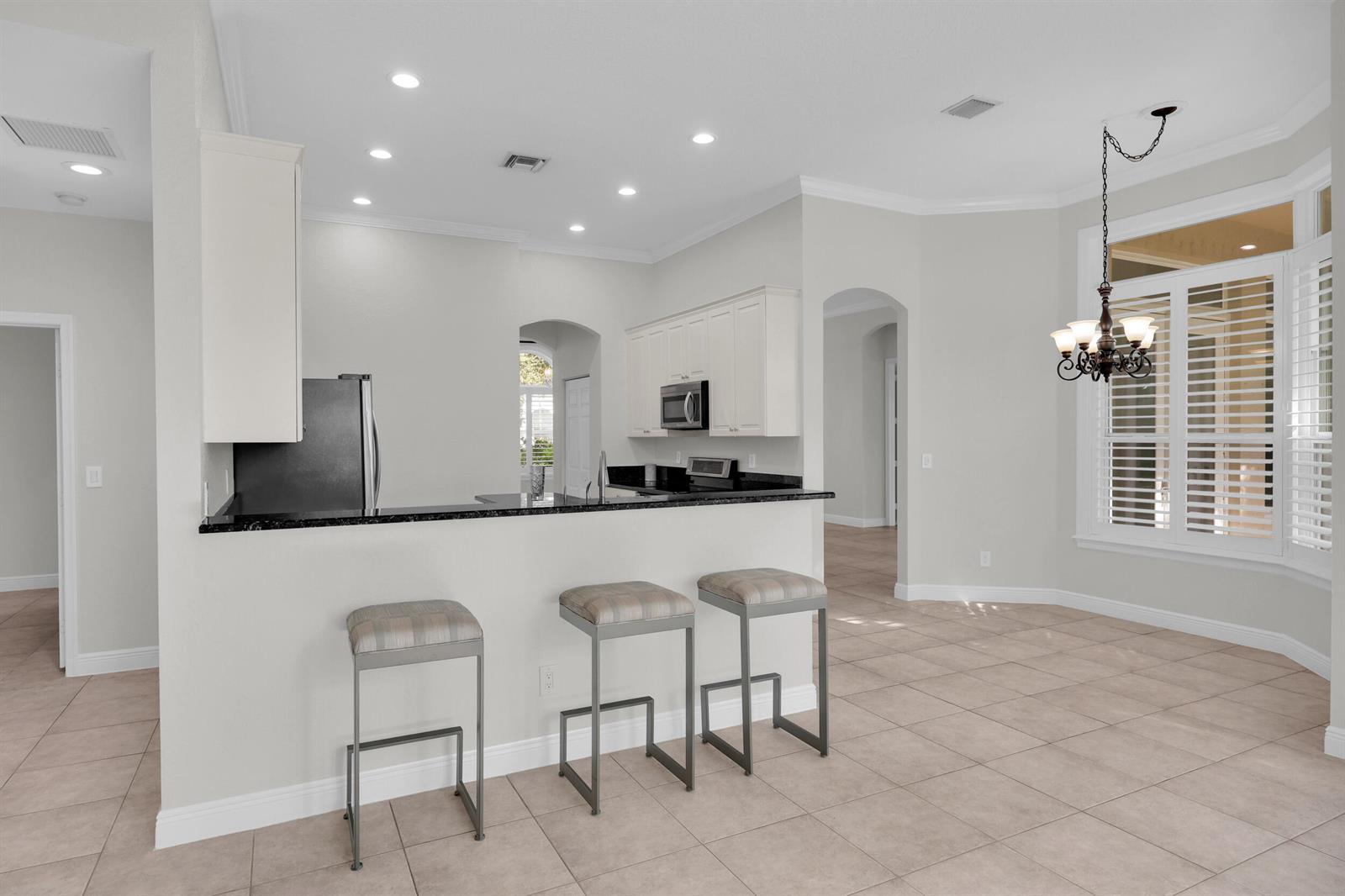 103 MAGNOLIA Way, Tequesta FL 33469 photo 4