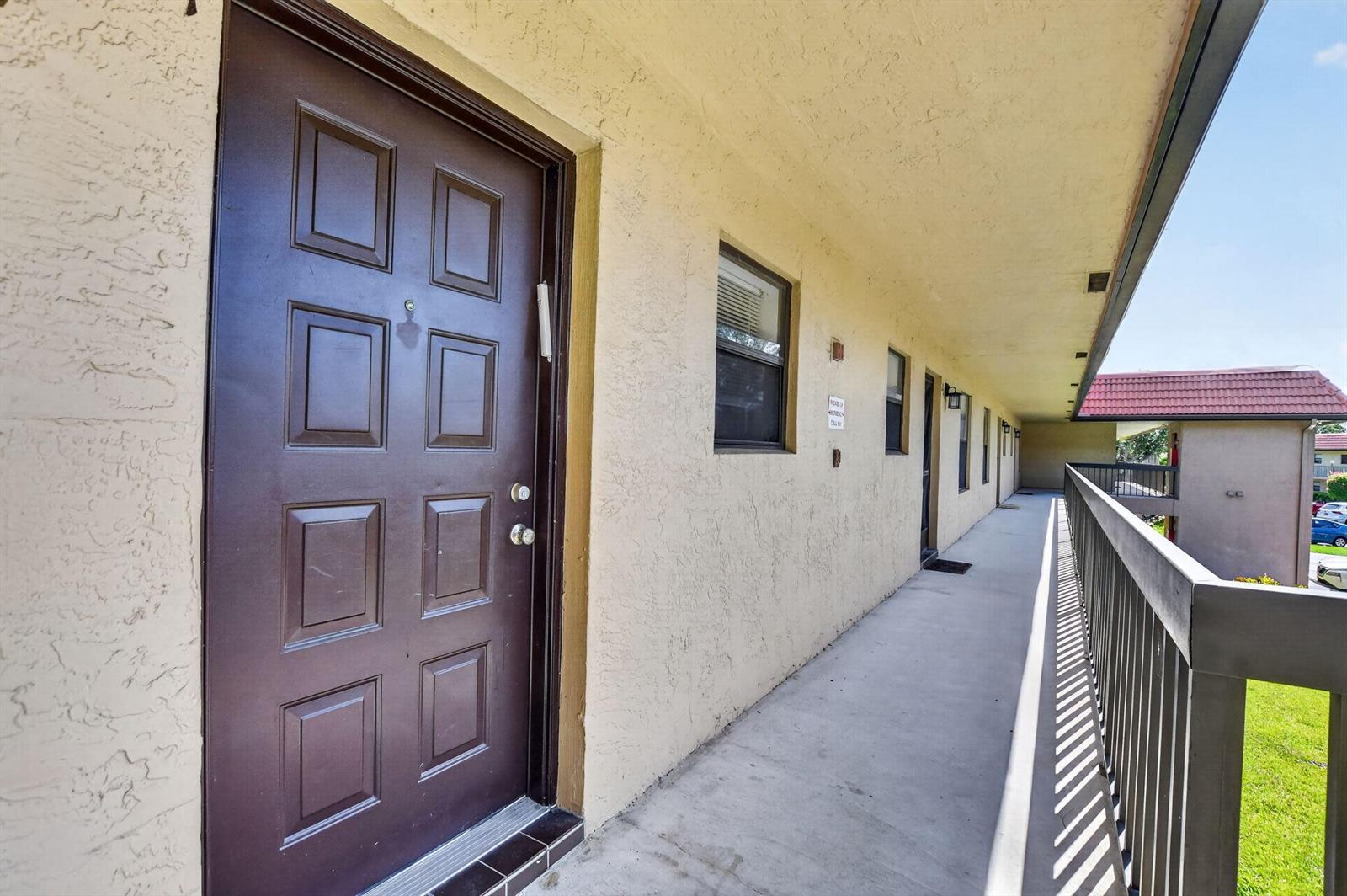 21895 LAKE FOREST Circle # 201, Boca Raton FL 33433 photo 2