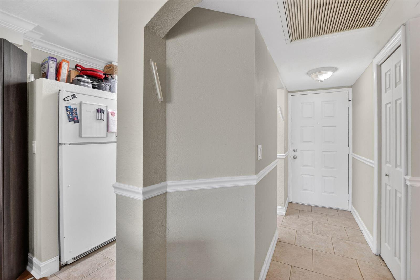 21895 LAKE FOREST Circle # 201, Boca Raton FL 33433 photo 3