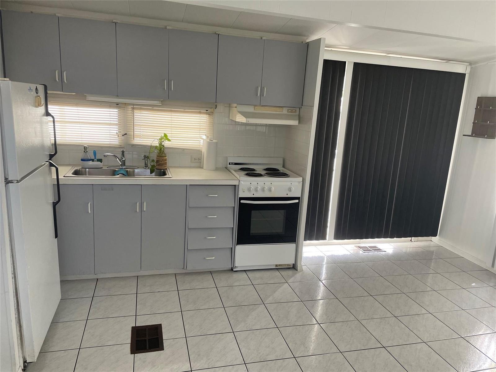 812 SW 1ST Court, Hallandale Beach FL 33009 photo 4