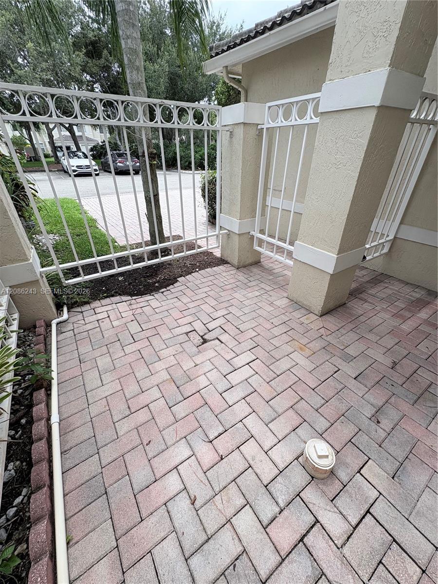 2297 NW 171st Ter, Pembroke Pines FL 33028 photo 3