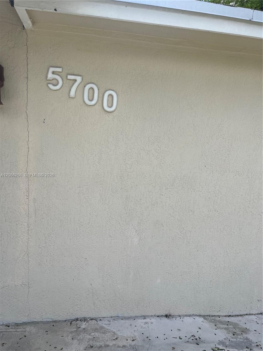 5700 SW 37th Ct # 5700, Davie FL 33314