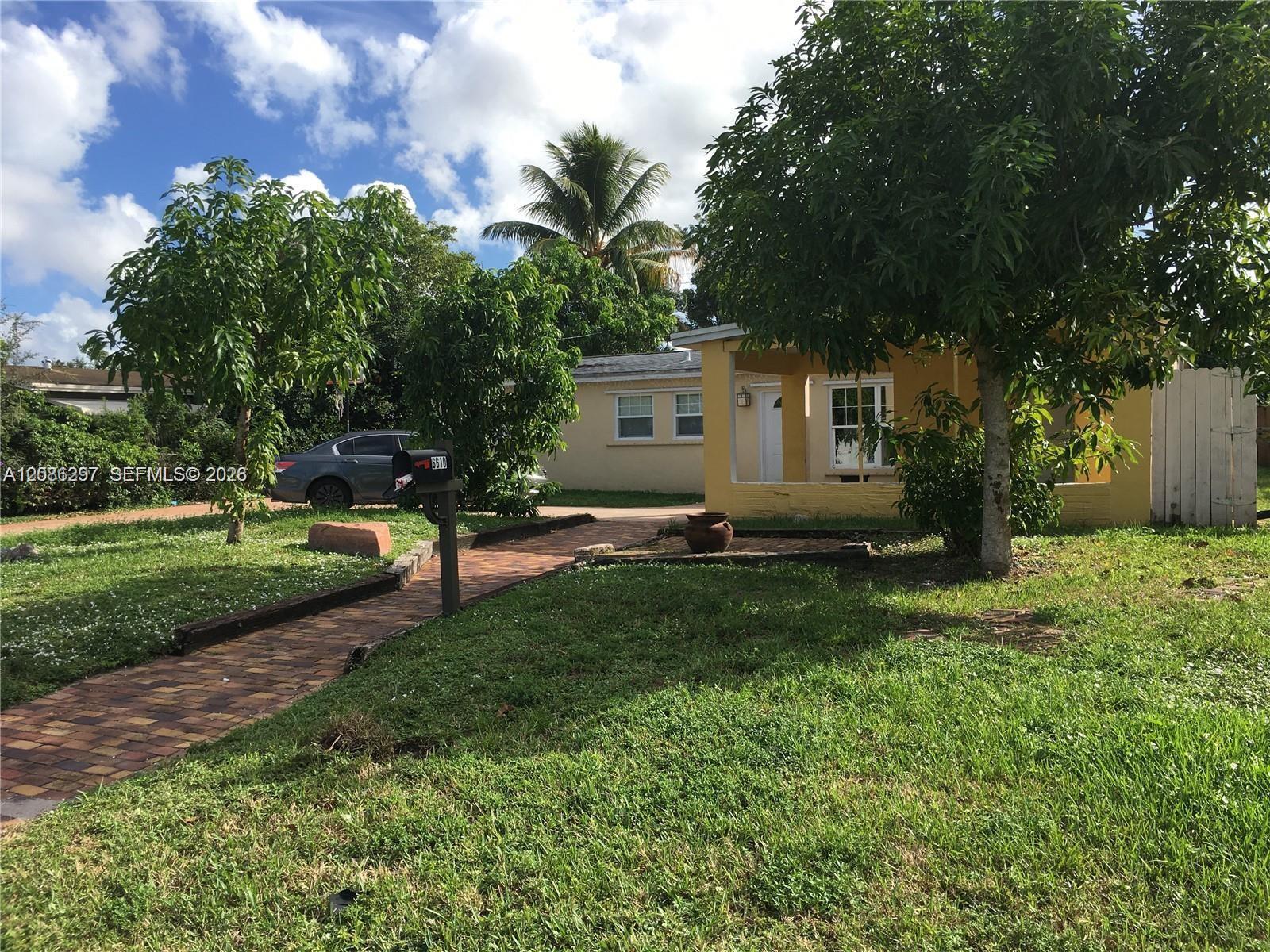 6610 Mckinley St, Hollywood FL 33024 photo 2
