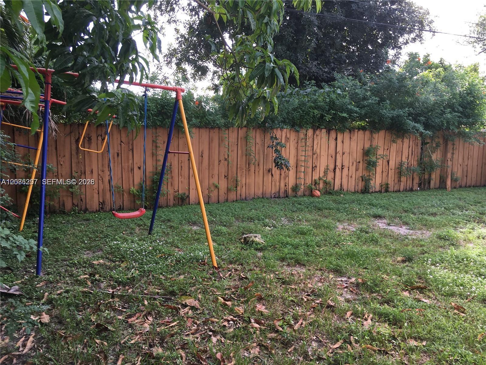 6610 Mckinley St, Hollywood FL 33024 photo 3
