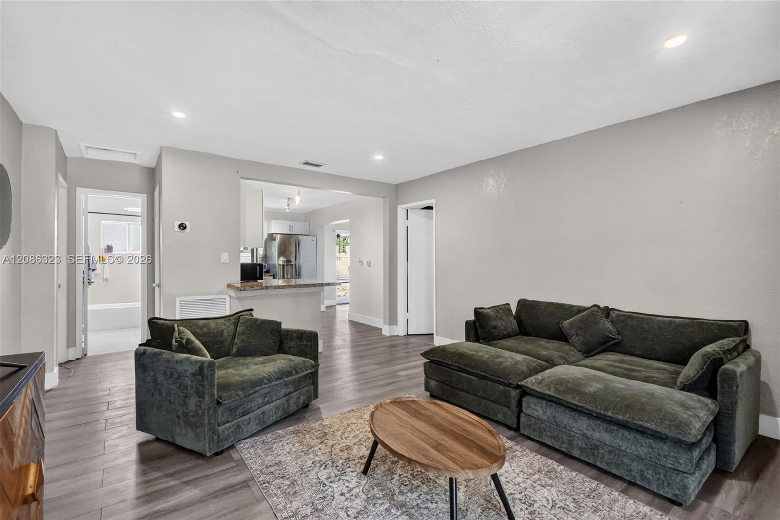 5317 NE 5th Ave, Oakland Park FL 33334 photo 5