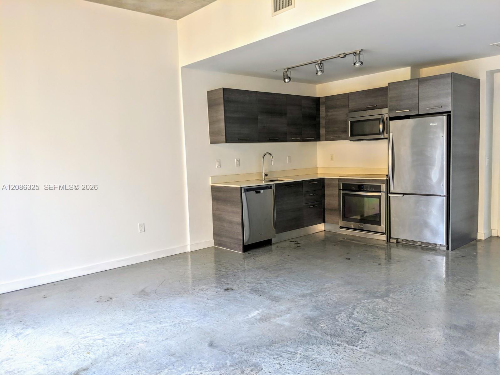 151 SE 1st # 1007, Miami FL 33131 photo 2