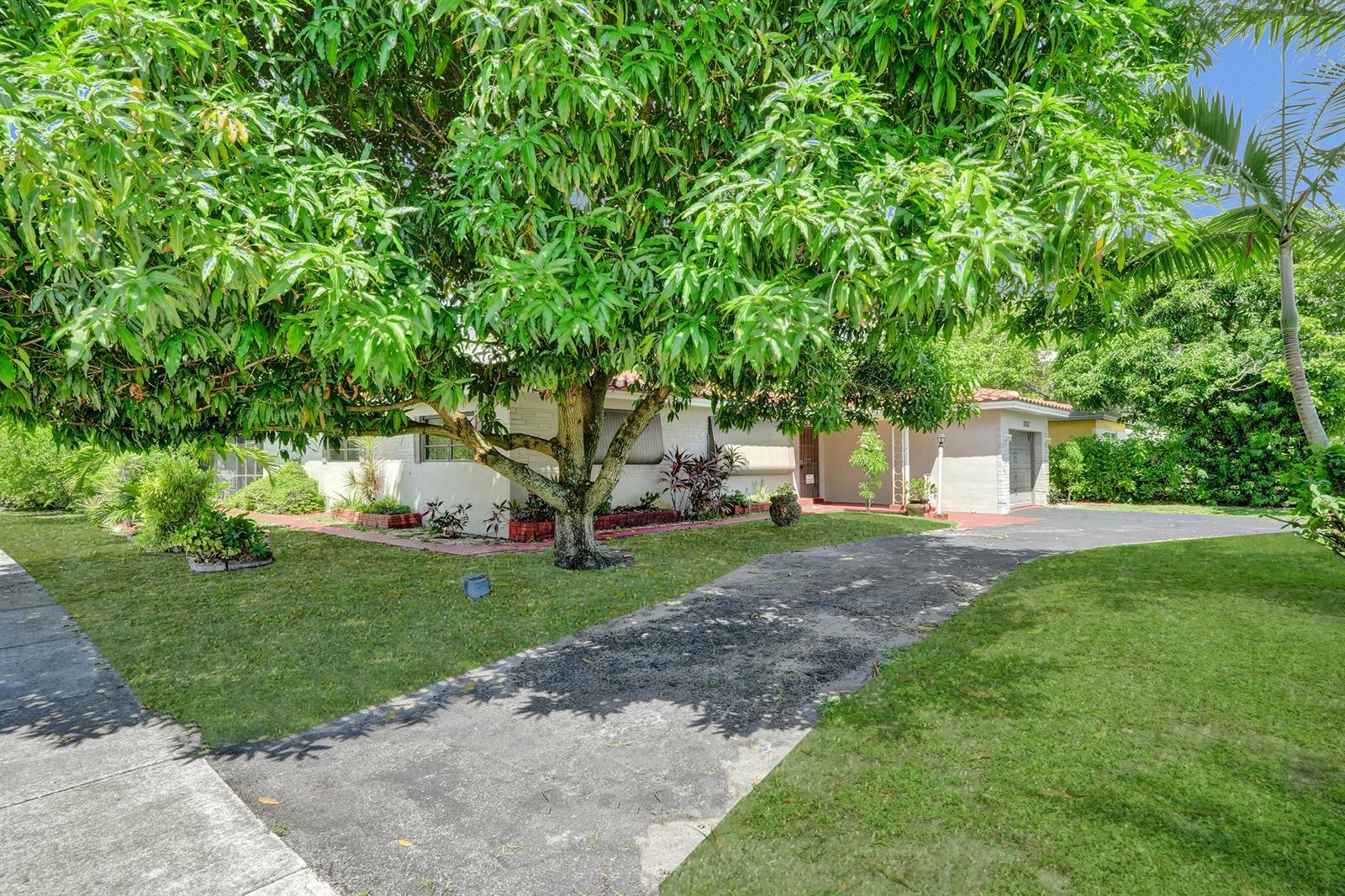 1112 S 22nd Court, Hollywood FL 33020 photo 4