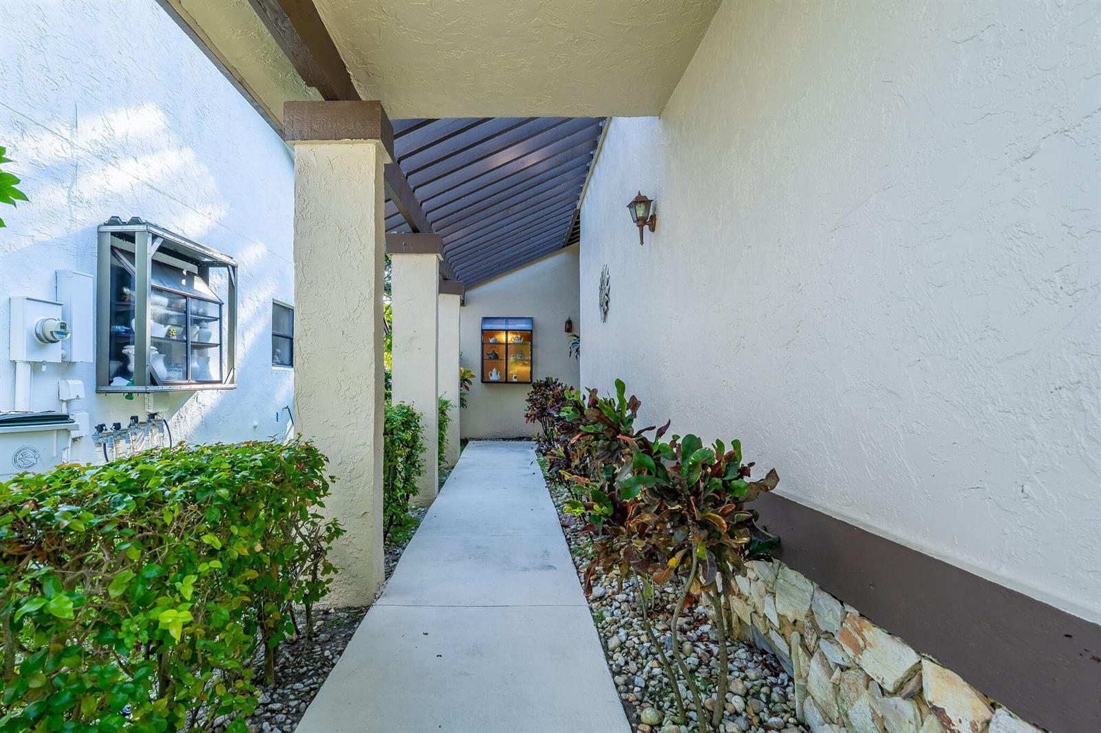 2420 Fiddleleaf Avenue, Coconut Creek FL 33063 photo 2