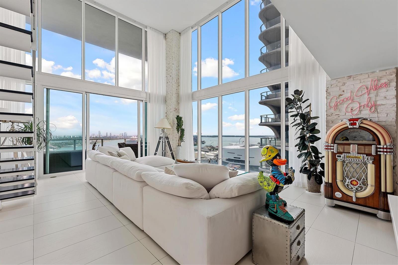 1040 Biscayne Boulevard # 2101, Miami FL 33132 photo 2