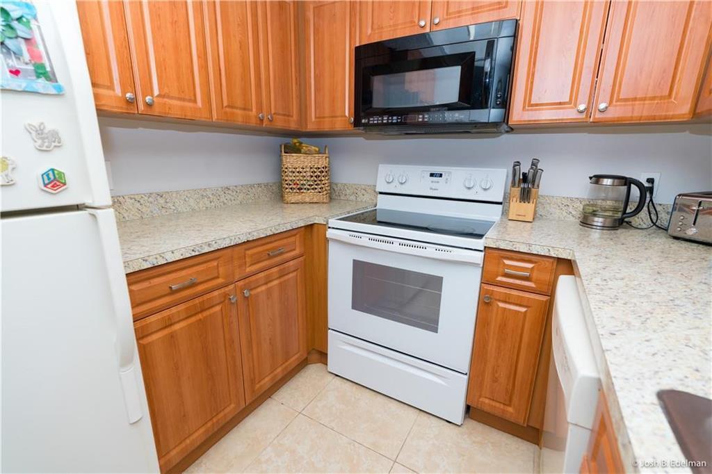 2169 CHAMPIONS Way # 2169, North Lauderdale FL 33068 photo 2