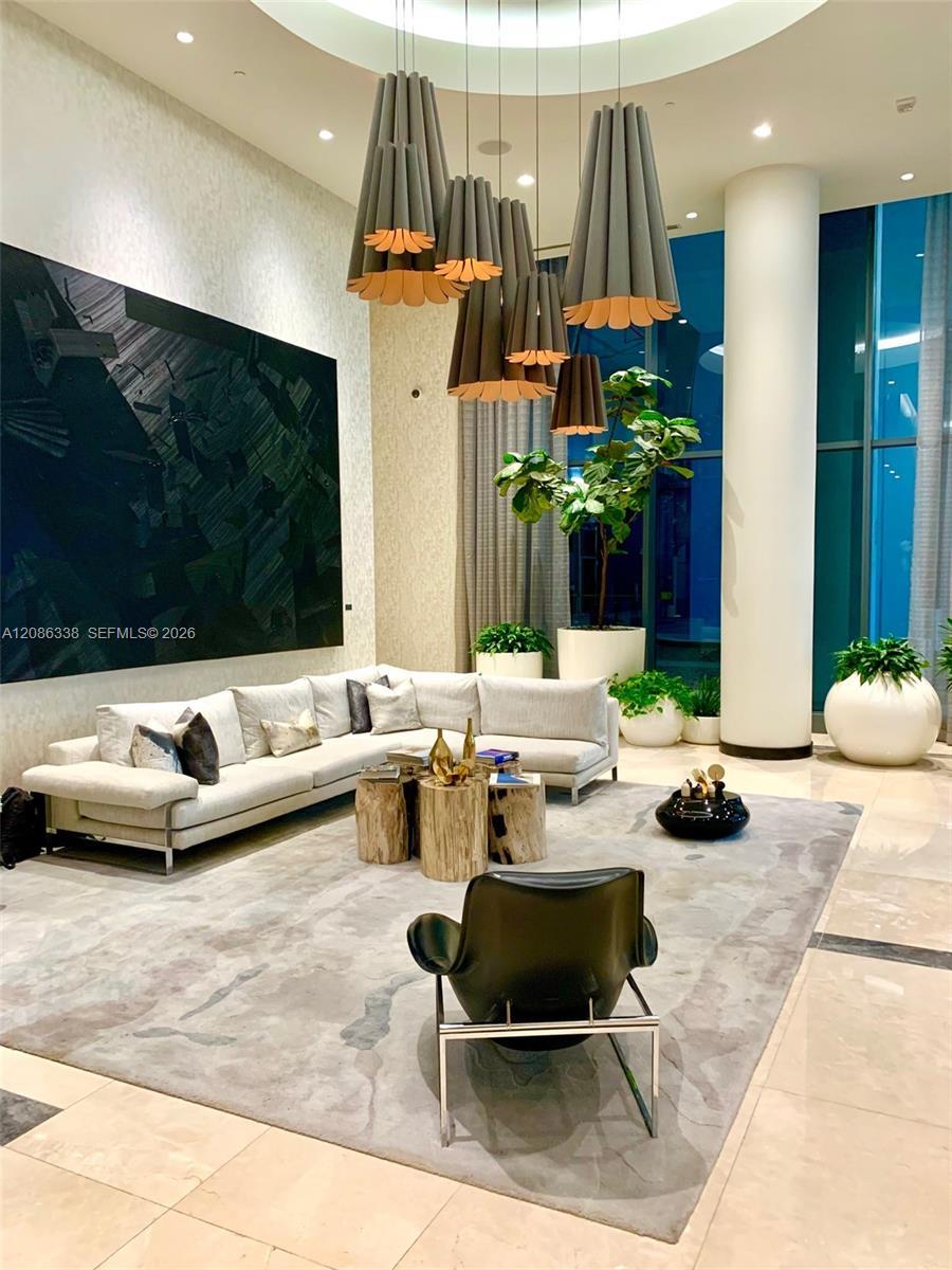 55 SW 9th St # 1707, Miami FL 33130