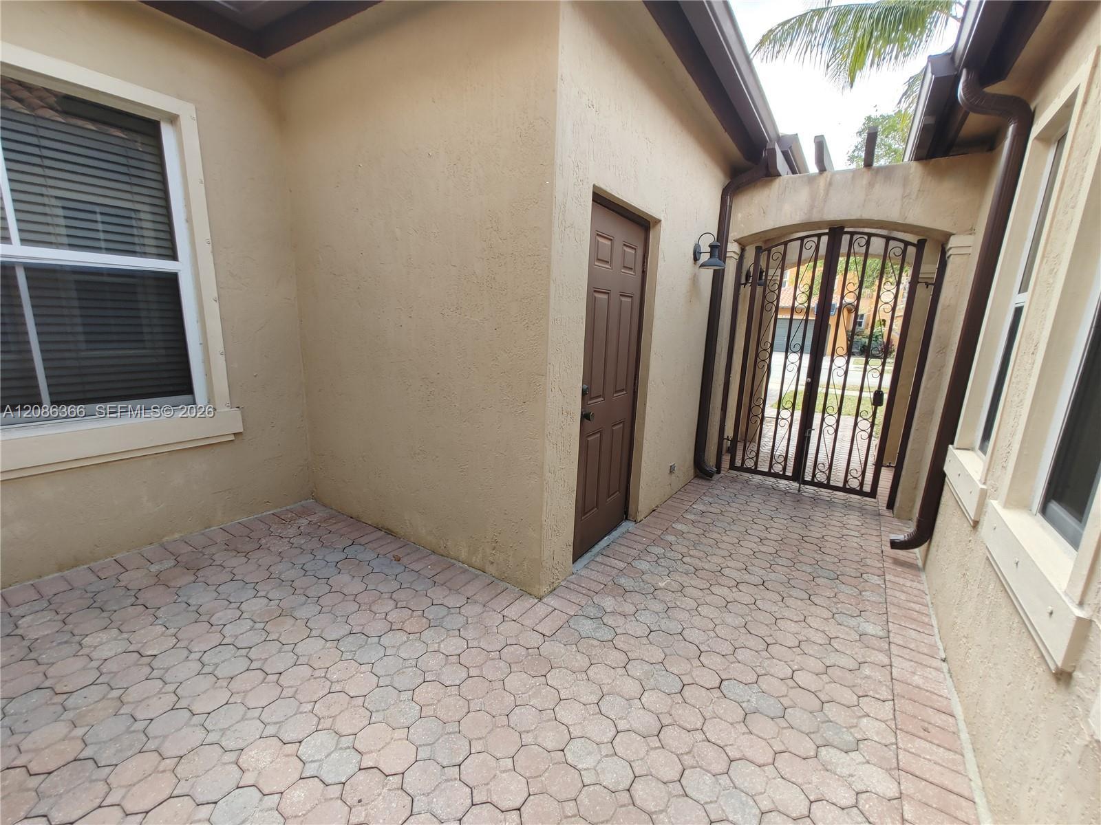 15243 SW 28 TE, Miami FL 33185 photo 5