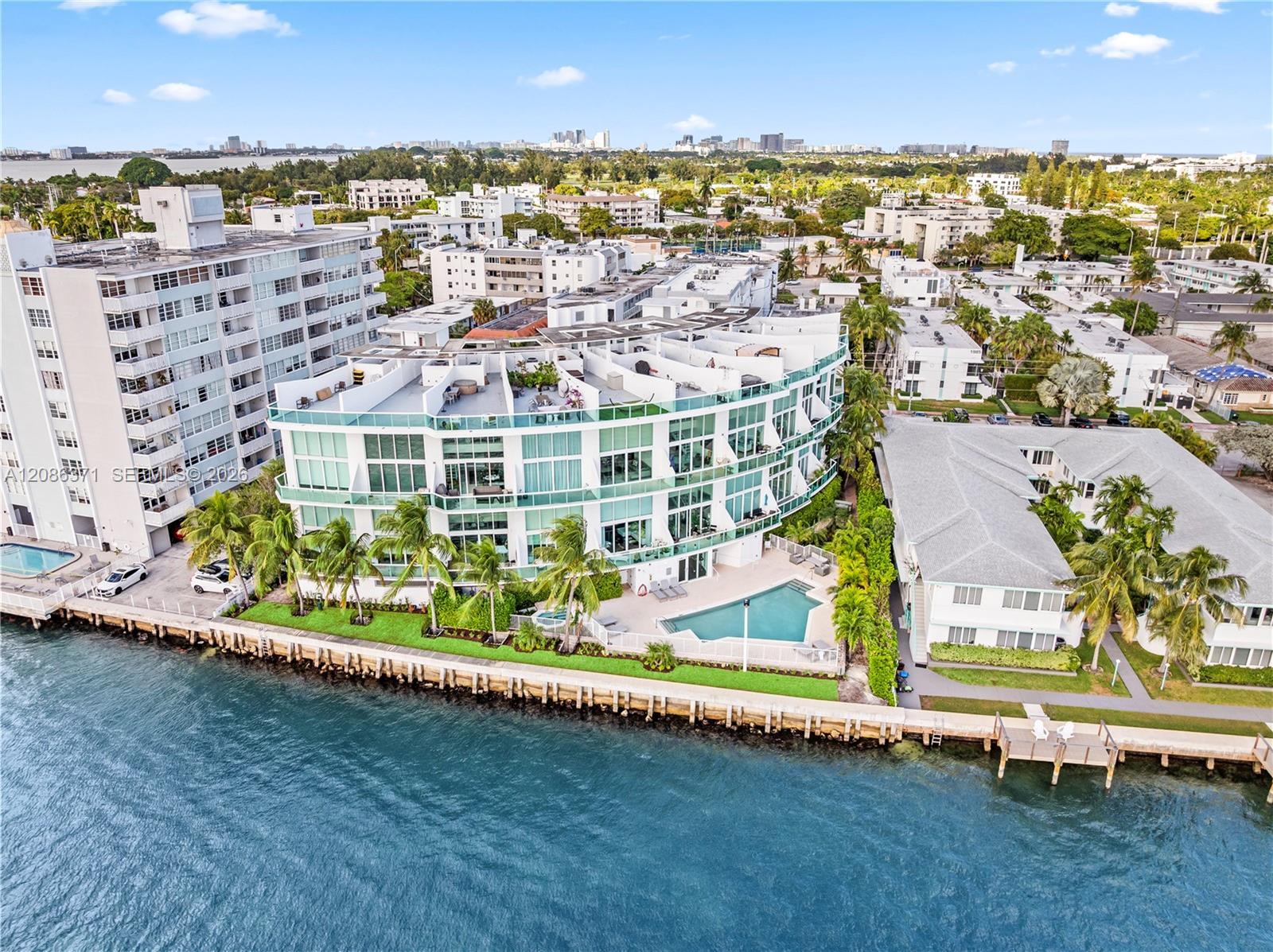2000 Bay Dr # 204, Miami Beach FL 33141