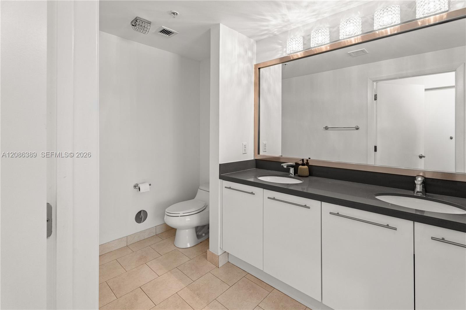 90 SW 3rd St # 1115, Miami FL 33130 photo 3