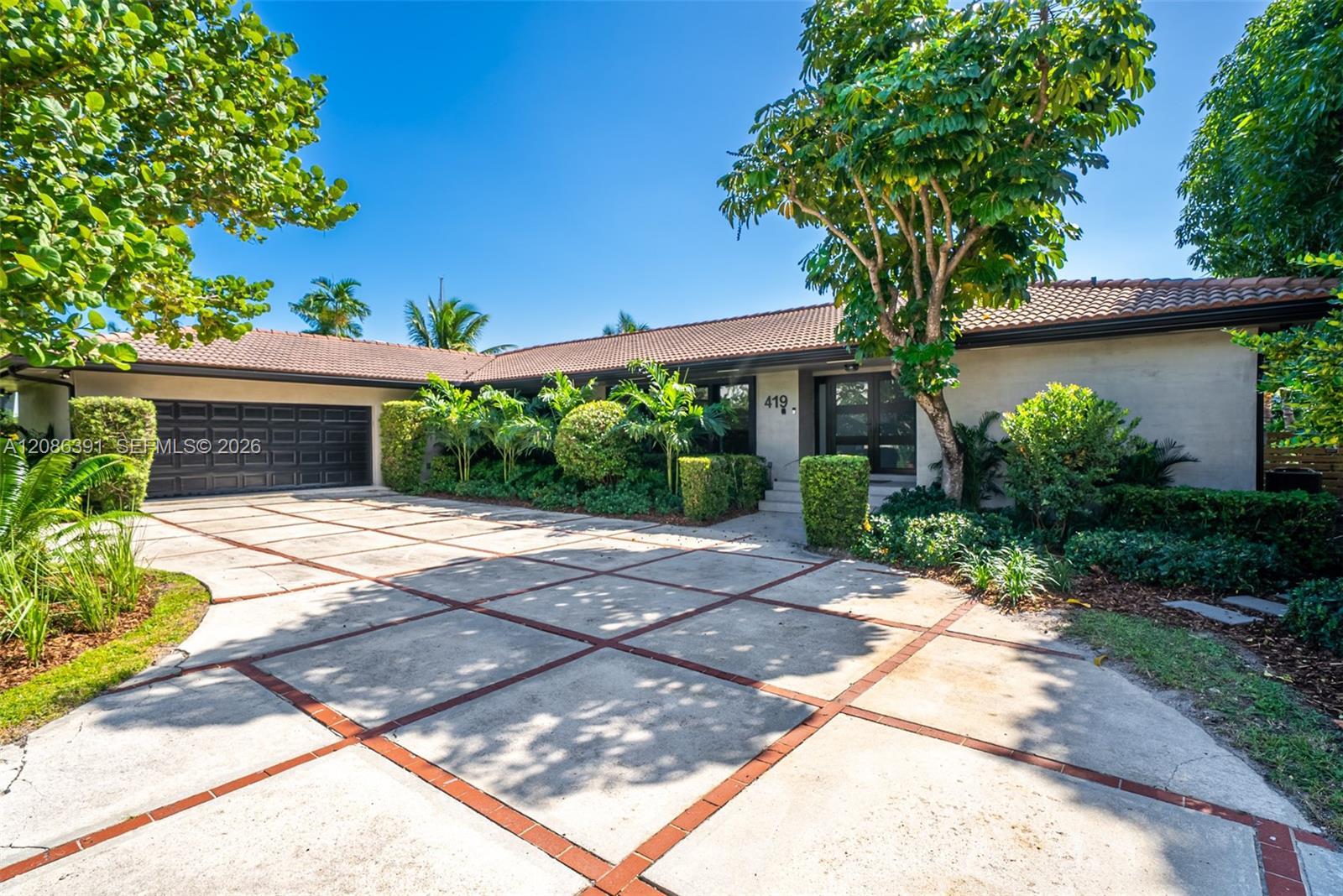 419 Alamanda Dr, Hallandale Beach FL 33009 photo 2