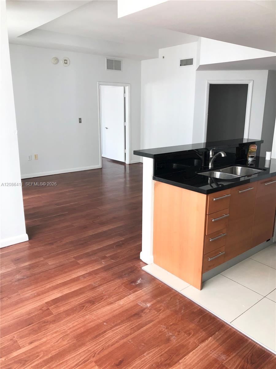 253 NE 2nd St # 2702, Miami FL 33132 photo 3