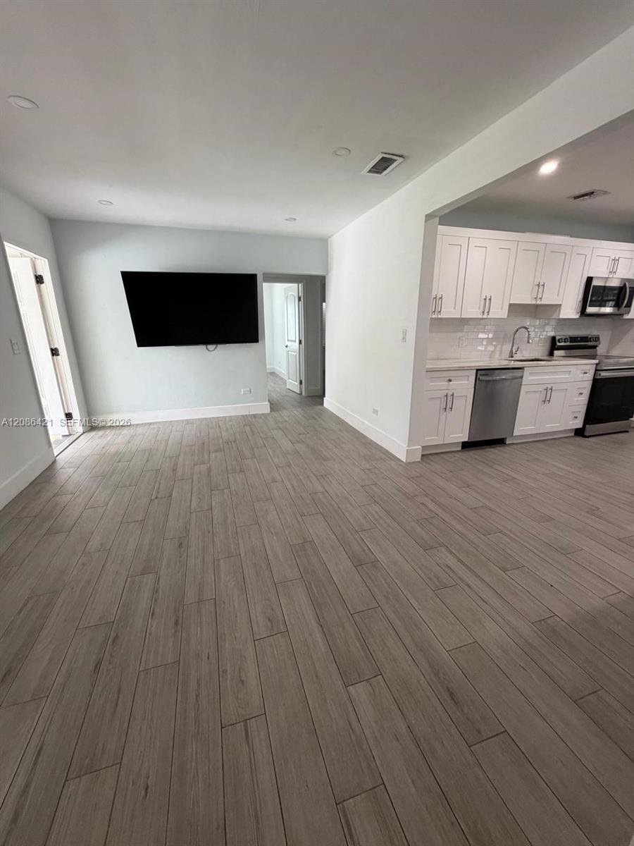 1250 Wren Ave, Miami Springs FL 33166 photo 4