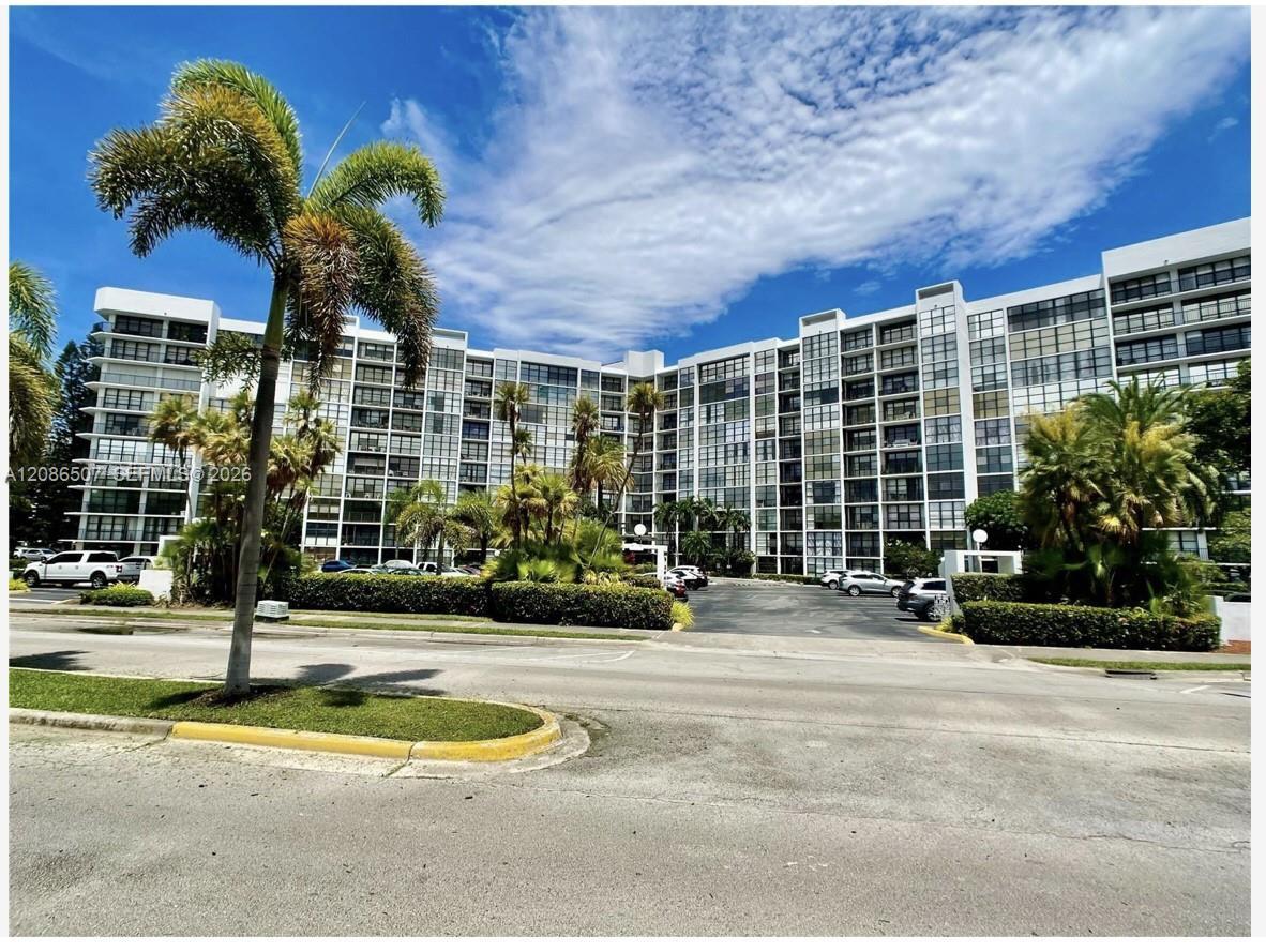 800 Parkview Dr # 106, Hallandale Beach FL 33009