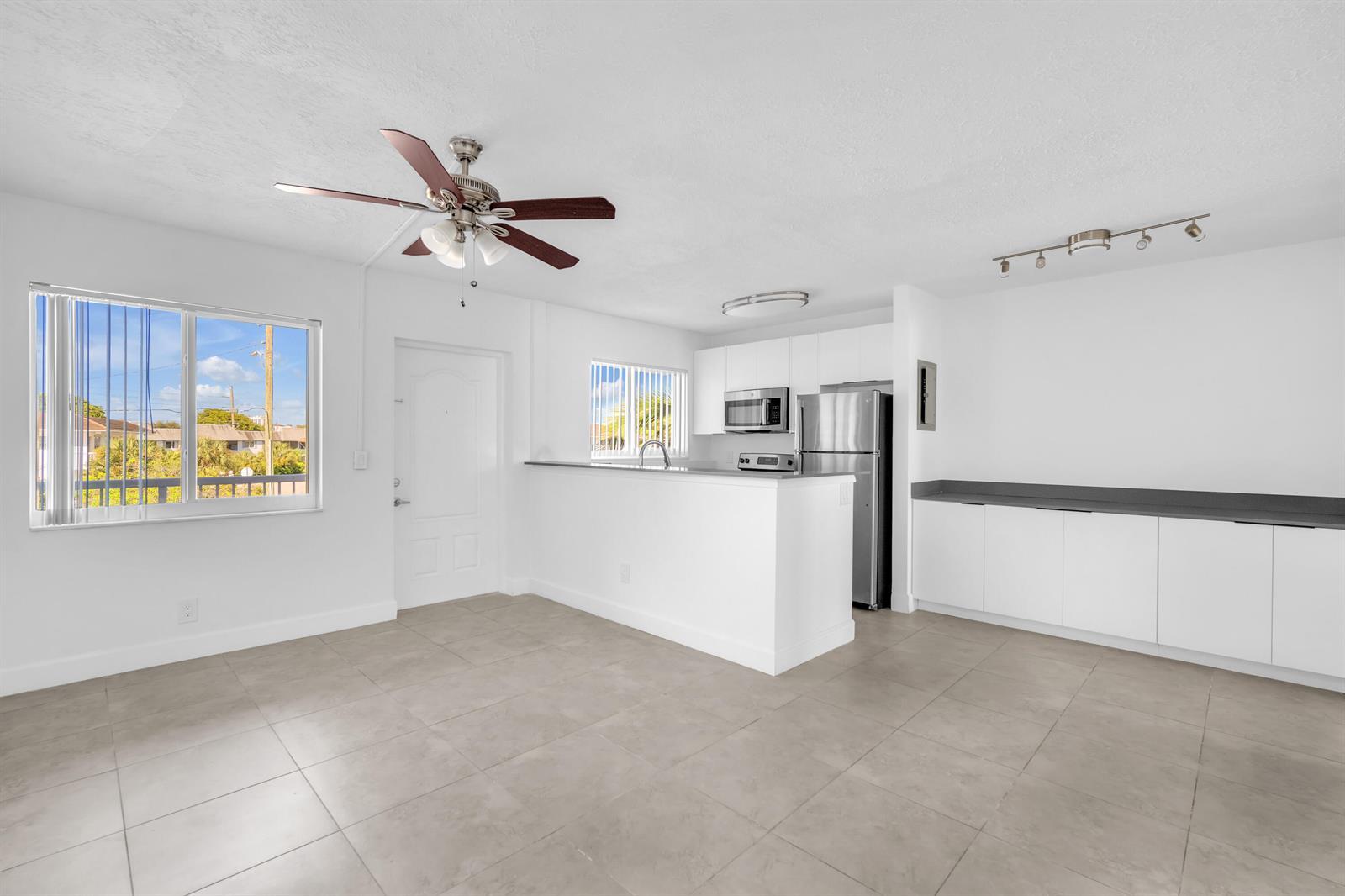 450 W Camino Real, Boca Raton FL 33432 photo 5